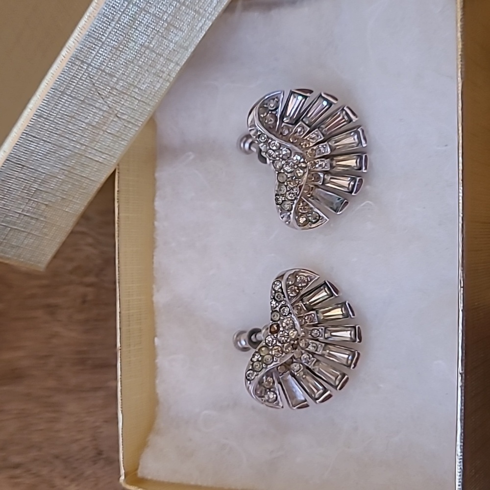 Vintage Crystal Non Pierced Earrings - Picture 2 of 8